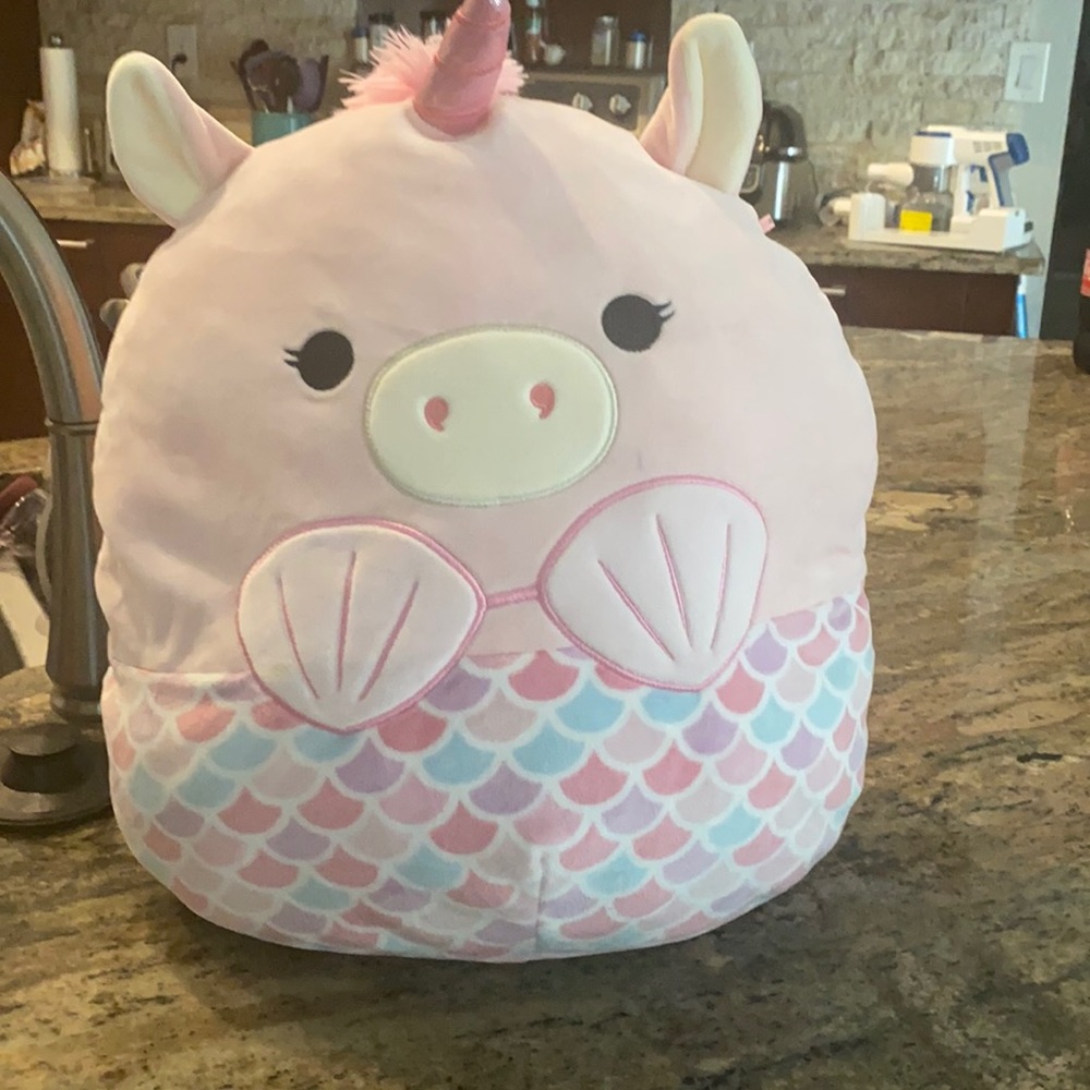 Squishmallow Makena